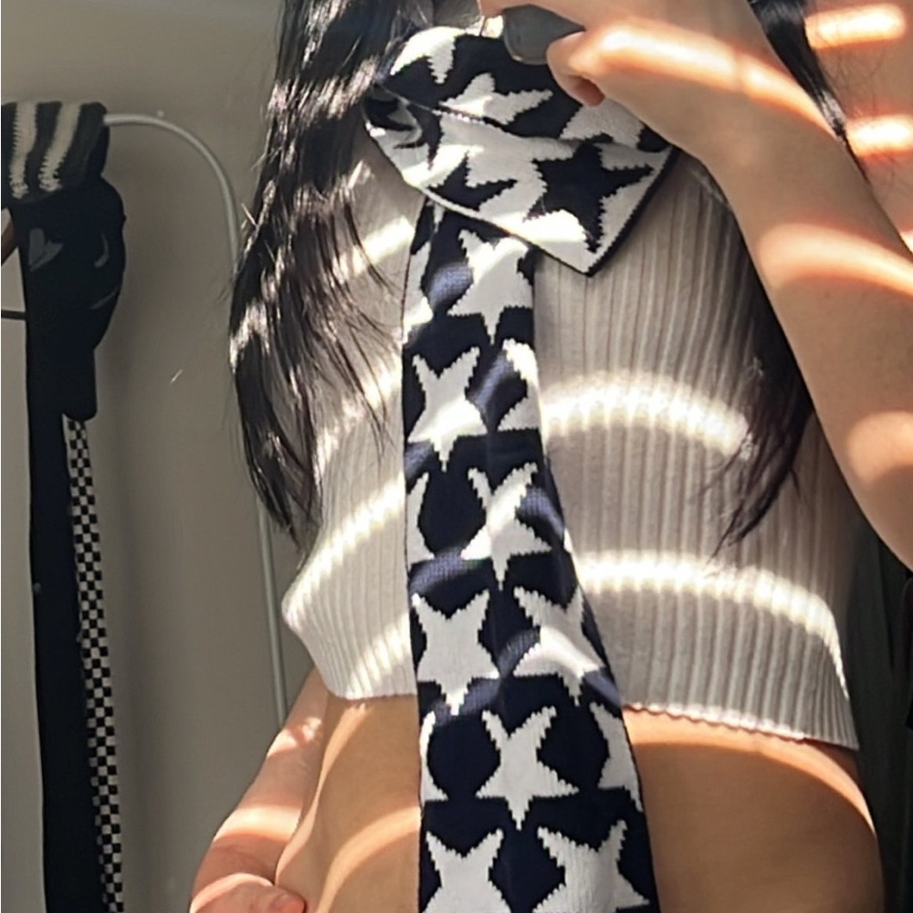 reversible Y2K knitted star scarf